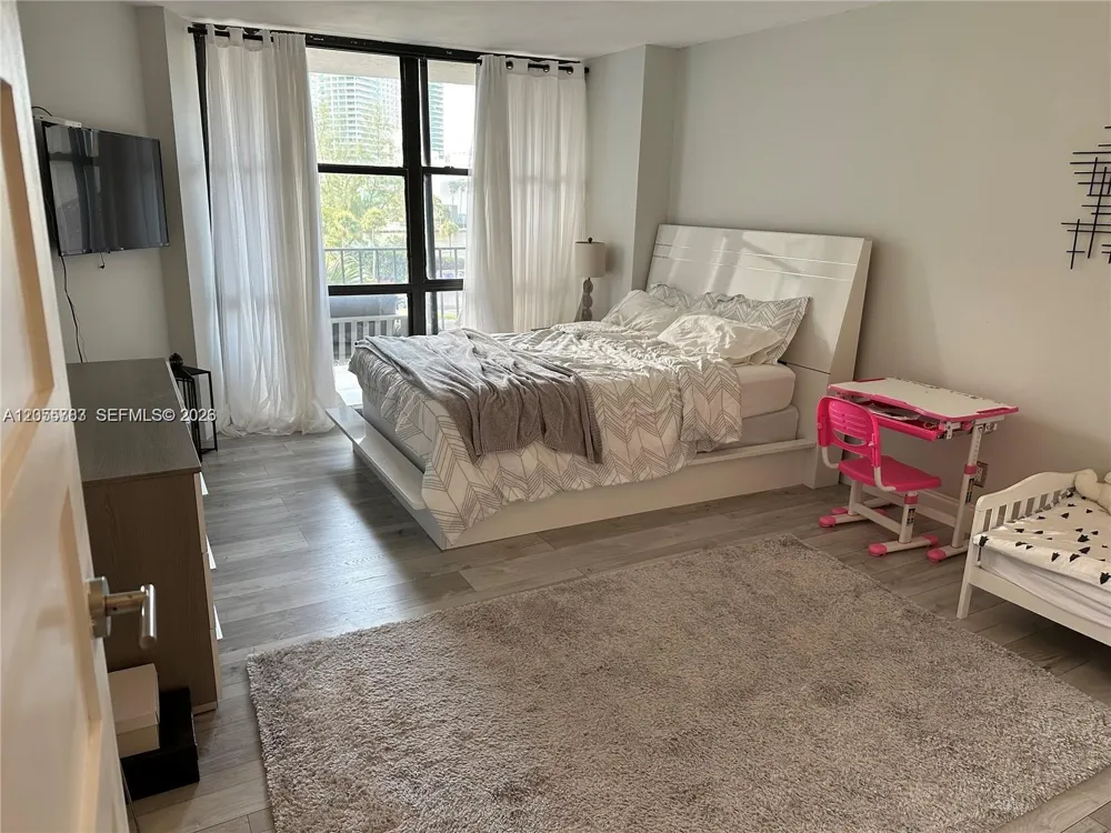800 Parkview Dr #412 Hallandale Beach, FL 33009