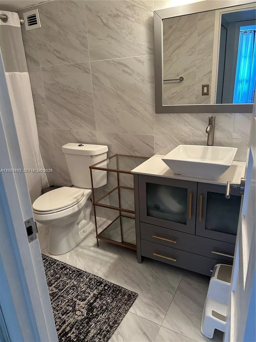800 Parkview Dr #412 Hallandale Beach, FL 33009
