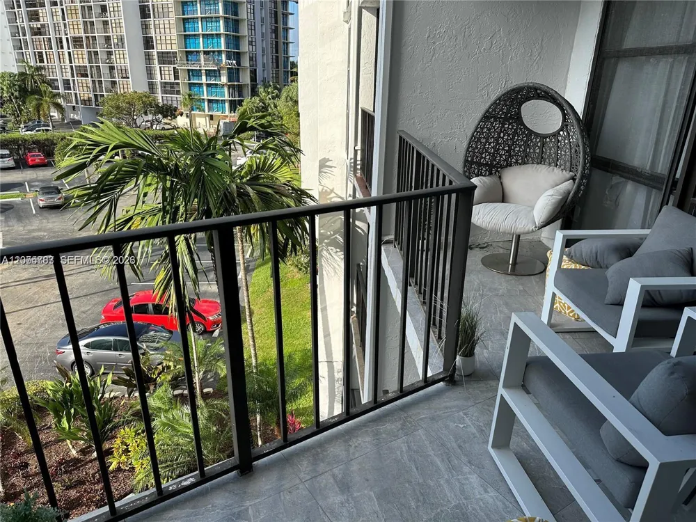 800 Parkview Dr #412 Hallandale Beach, FL 33009