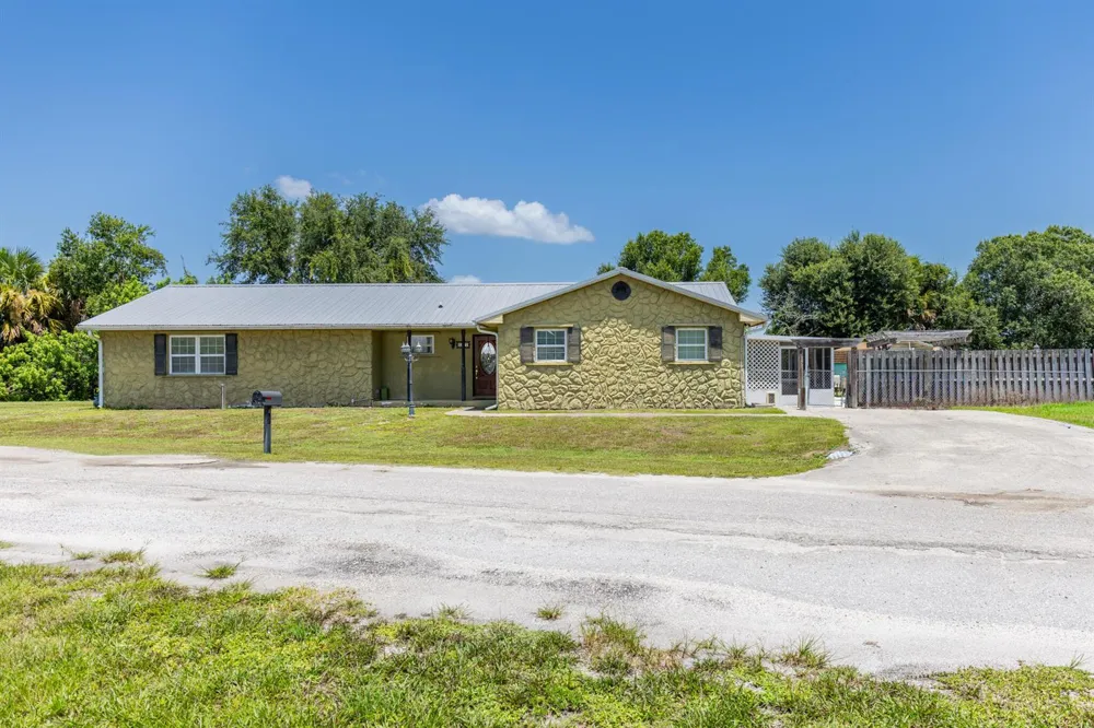 6911 SE 88TH BOULEVARD Okeechobee, FL 34974