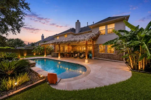704 White Oak Pointe