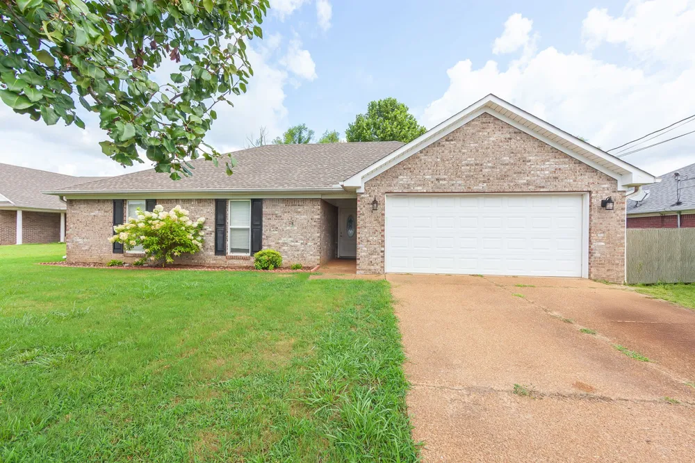 163 Romie Dr Jackson, TN 38305
