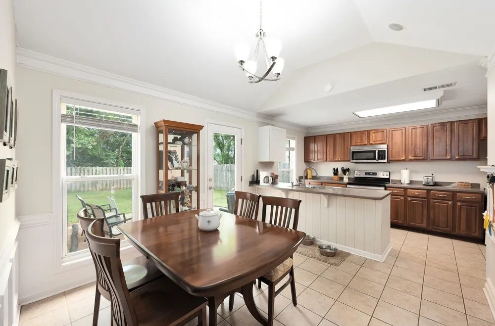 163 Romie Dr Jackson, TN 38305
