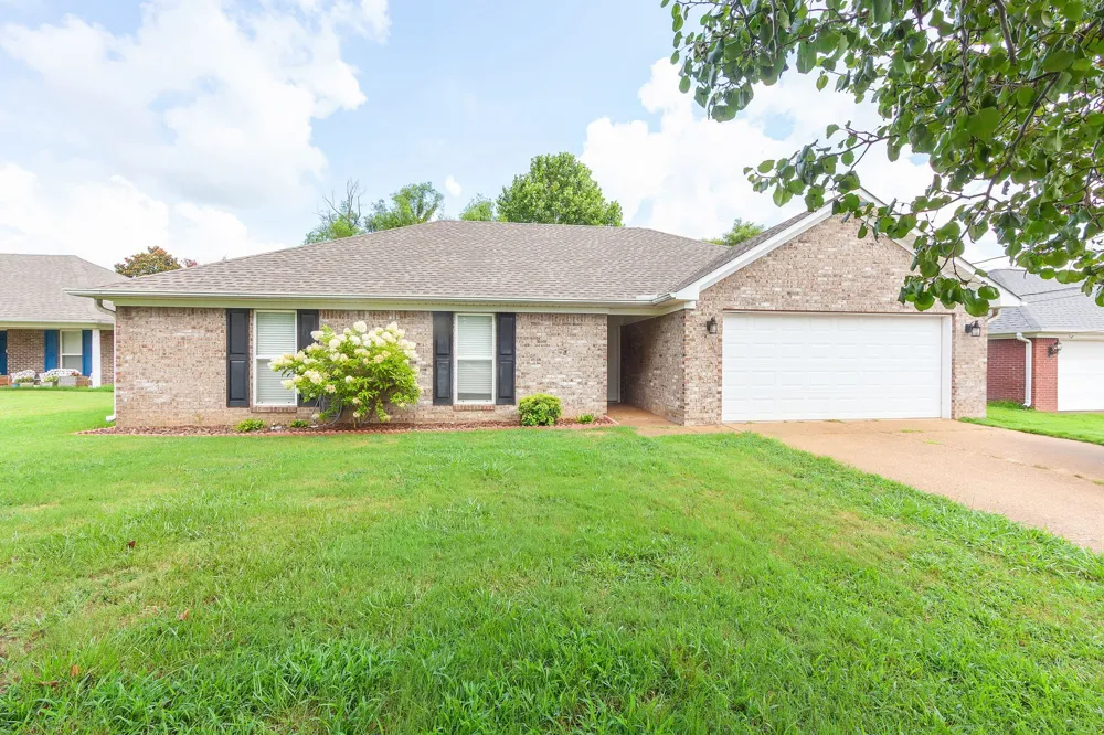 163 Romie Dr Jackson, TN 38305