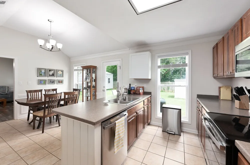 163 Romie Dr Jackson, TN 38305