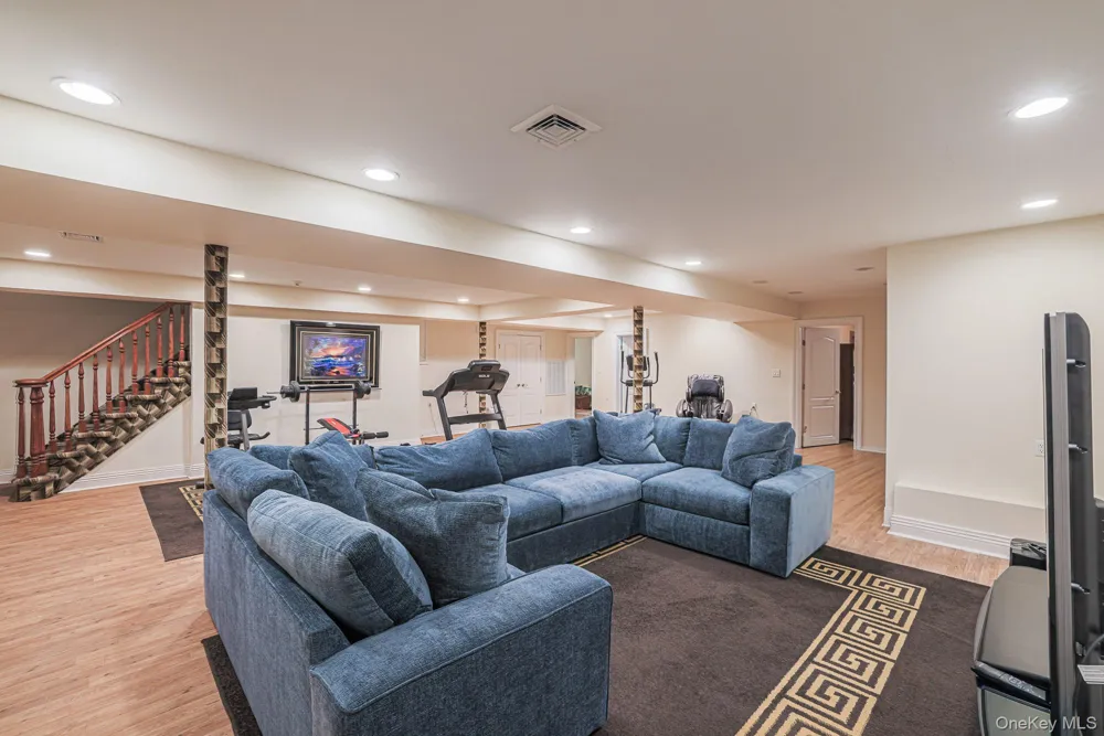 410 Broadway Cedarhurst, NY 11516