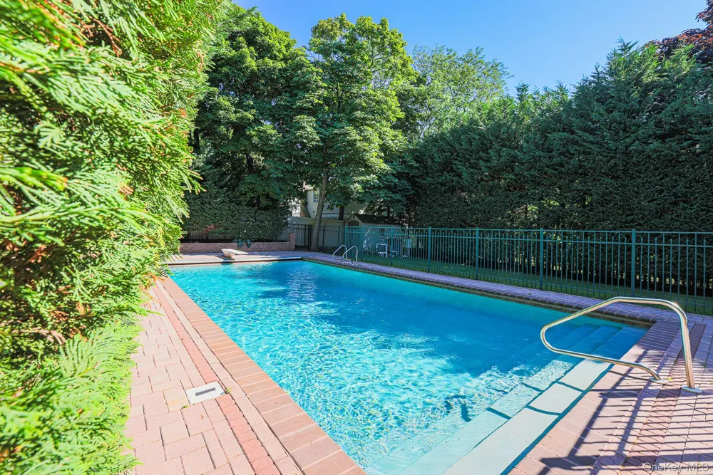 410 Broadway Cedarhurst, NY 11516