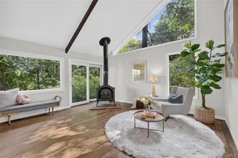 85 Rockland Road