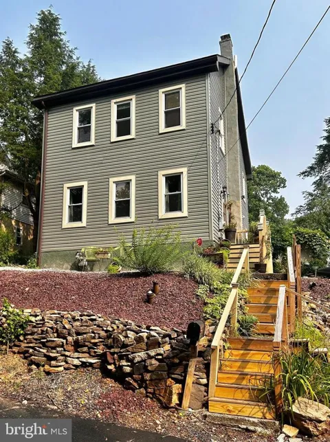 658 MACOBY AVENUE