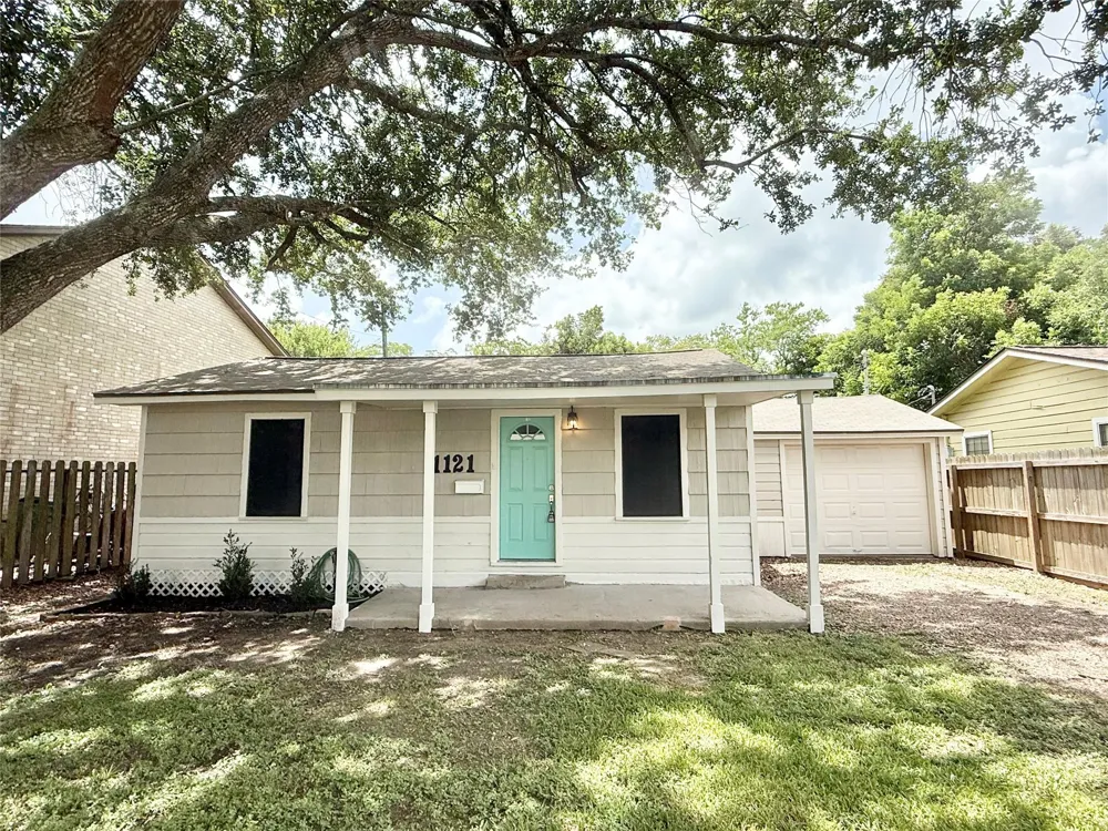 1121 Chenango Street Angleton, TX 77515