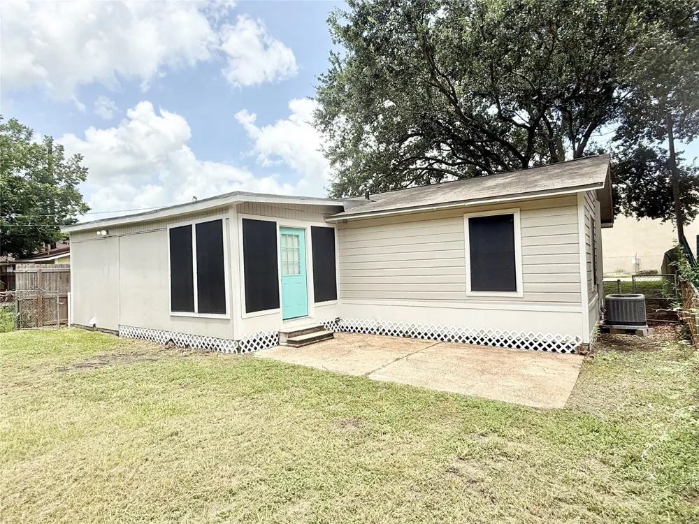 1121 Chenango Street Angleton, TX 77515