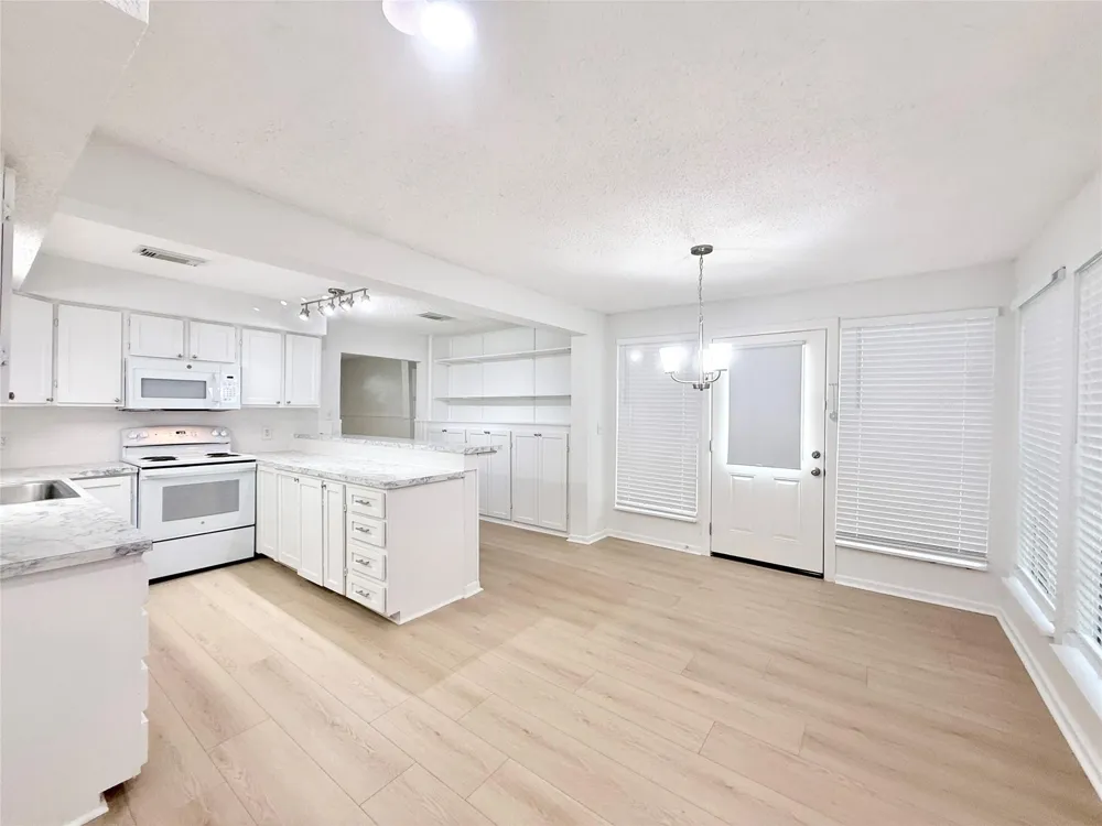 1121 Chenango Street Angleton, TX 77515