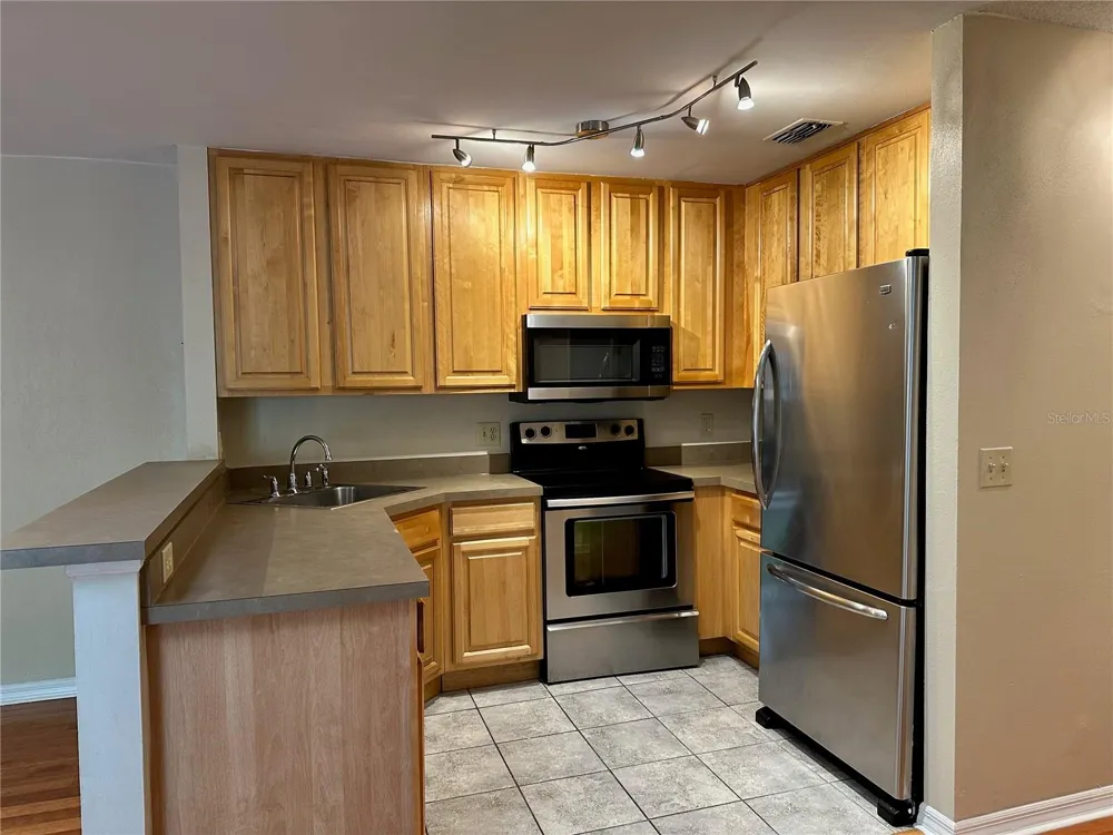 6052 WESTGATE DRIVE #203 Orlando, FL 32835
