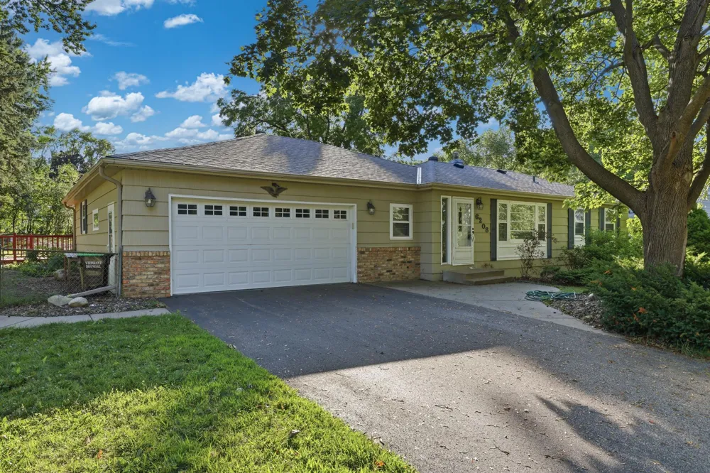 6208 Hillside Road Edina, MN 55436