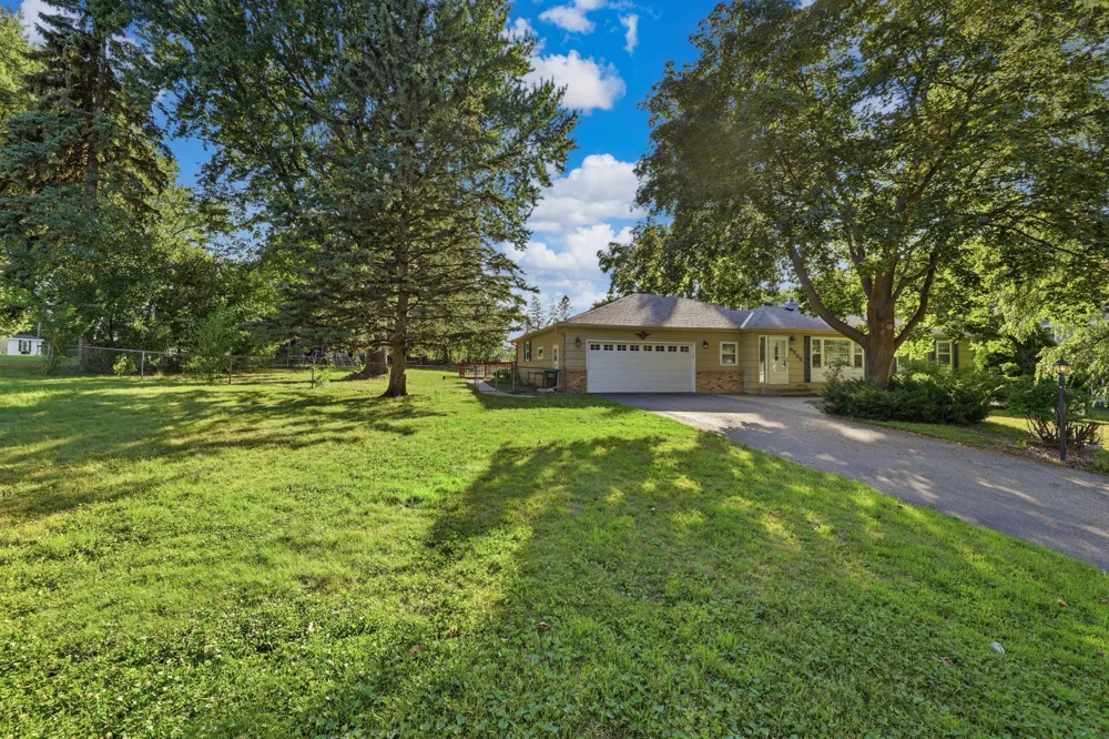 6208 Hillside Road Edina, MN 55436