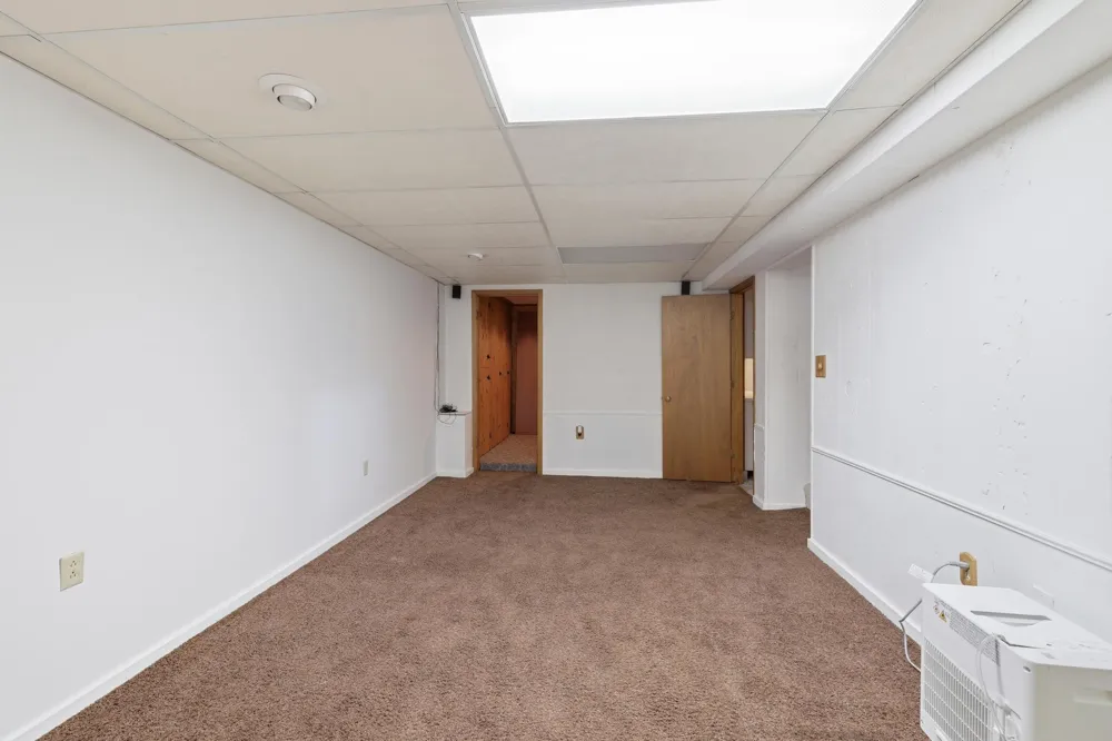 6208 Hillside Road Edina, MN 55436