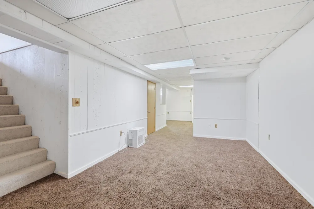 6208 Hillside Road Edina, MN 55436
