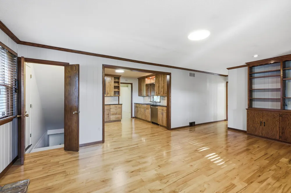 6208 Hillside Road Edina, MN 55436