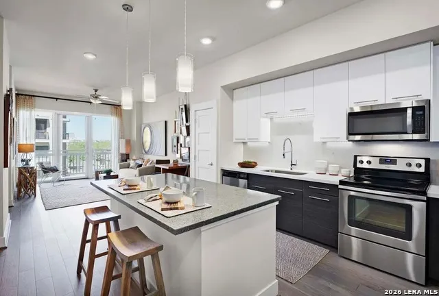 2727 TRAVIS ST Unit 832 Houston, TX 77006