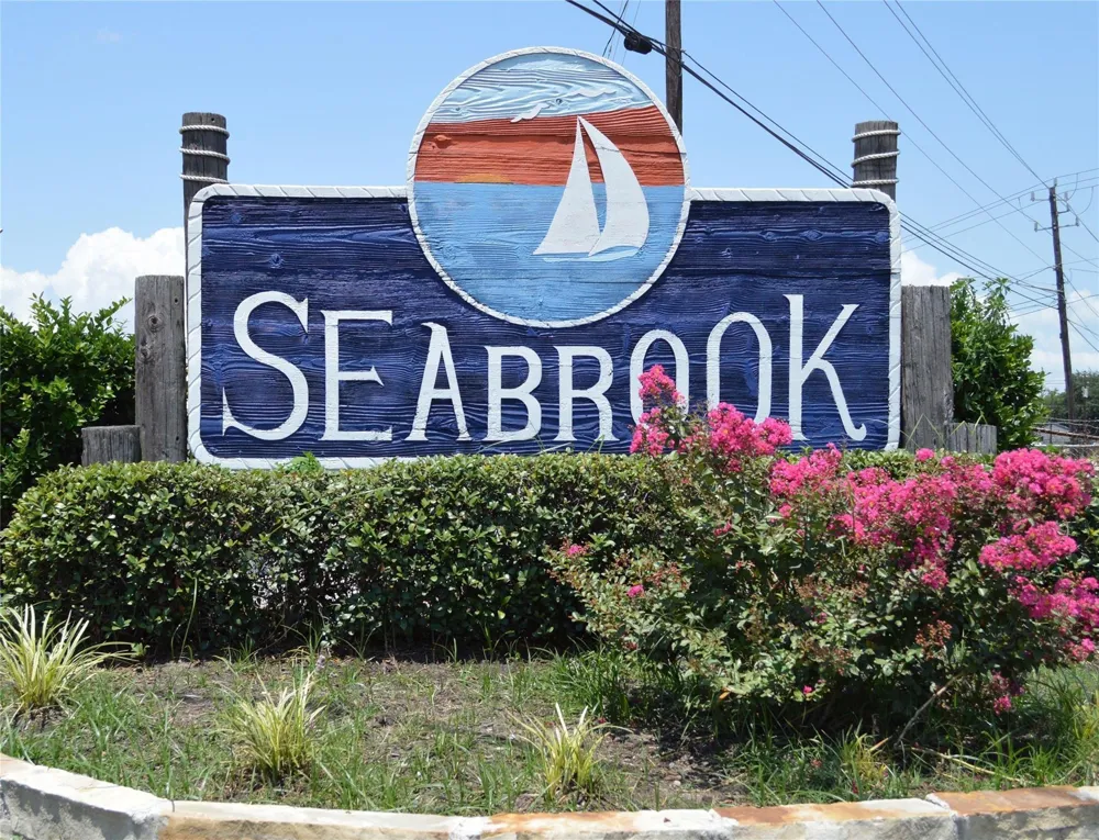 2833 Seaside Drive Seabrook, TX 77586