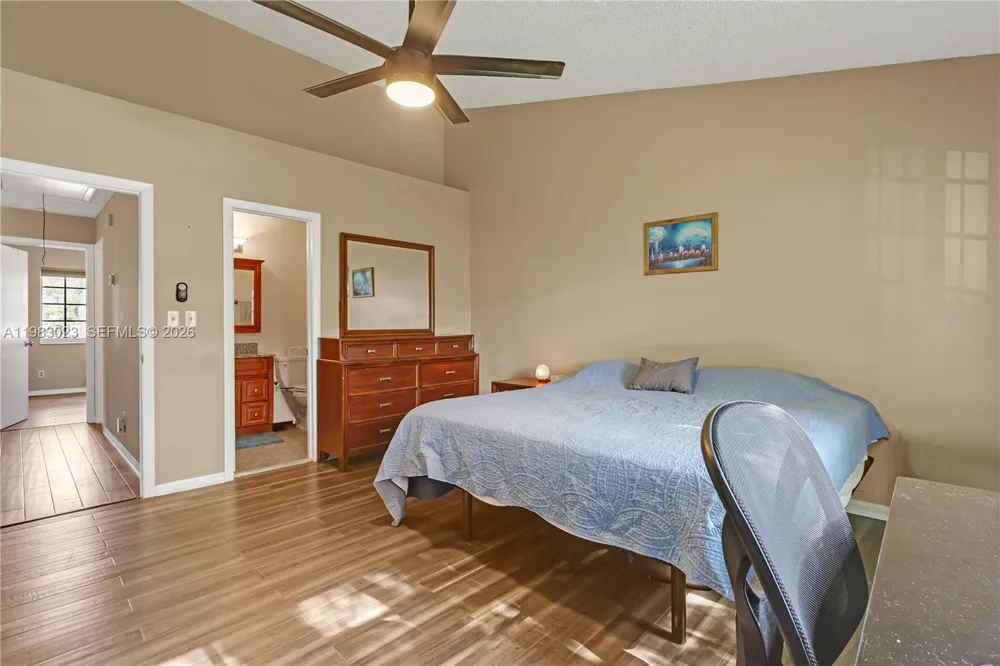 2881 S Cambridge Ln Cooper City, FL 33026