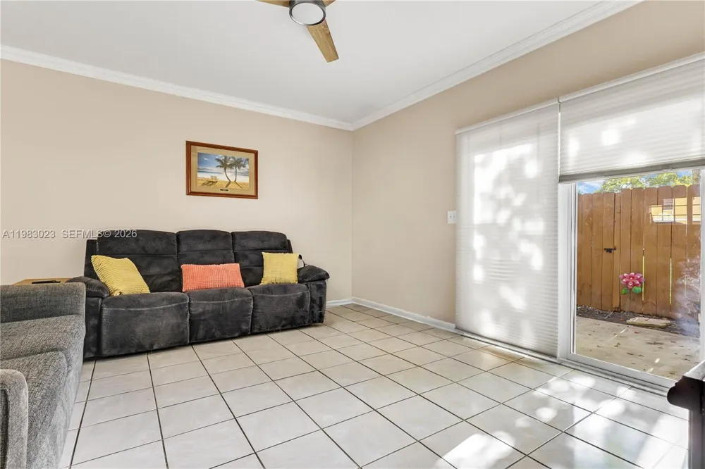 2881 S Cambridge Ln Cooper City, FL 33026