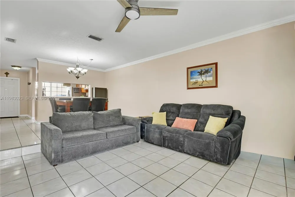 2881 S Cambridge Ln Cooper City, FL 33026