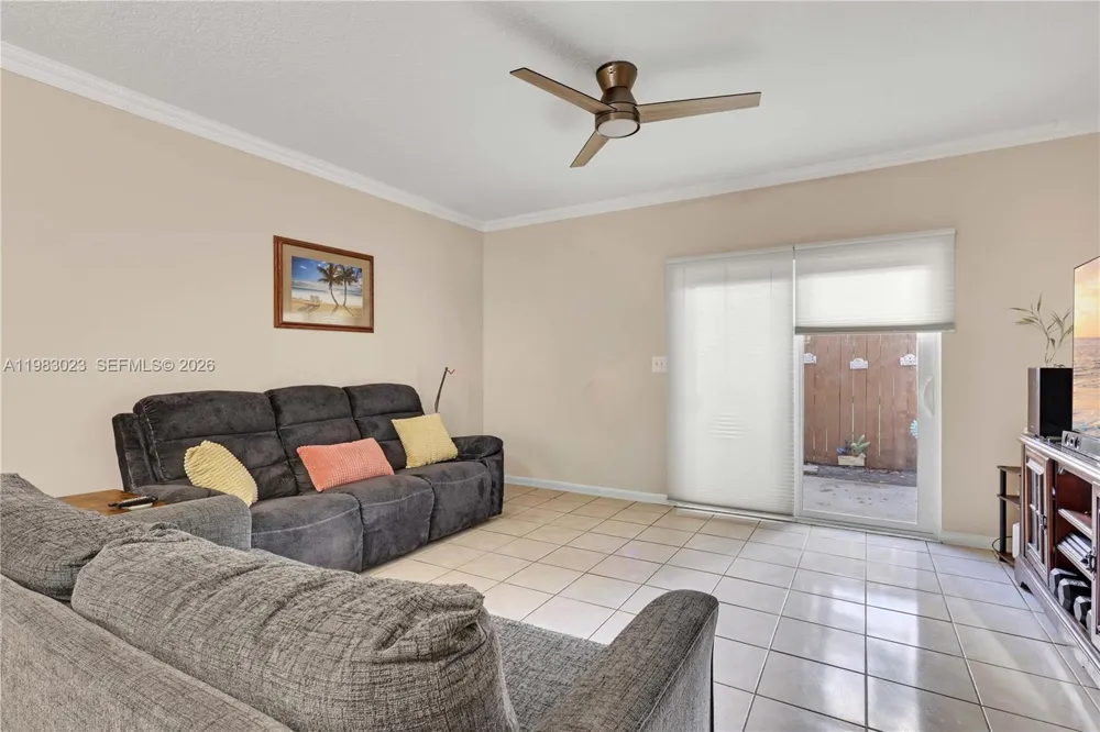2881 S Cambridge Ln Cooper City, FL 33026