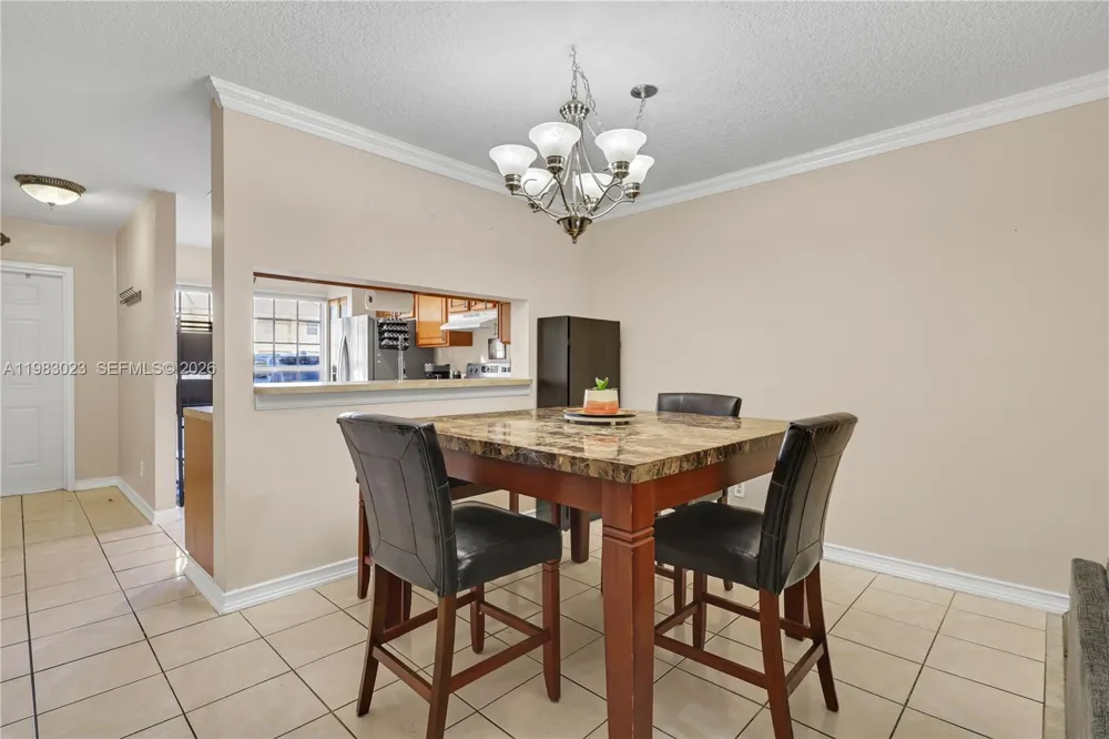 2881 S Cambridge Ln Cooper City, FL 33026