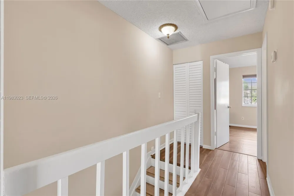 2881 S Cambridge Ln Cooper City, FL 33026