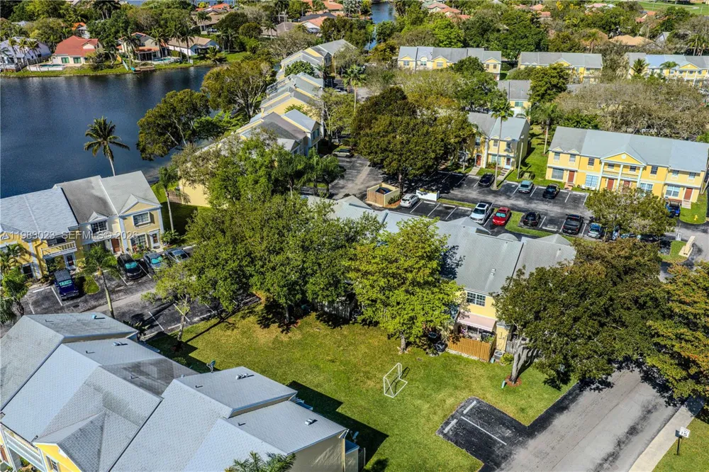 2881 S Cambridge Ln Cooper City, FL 33026