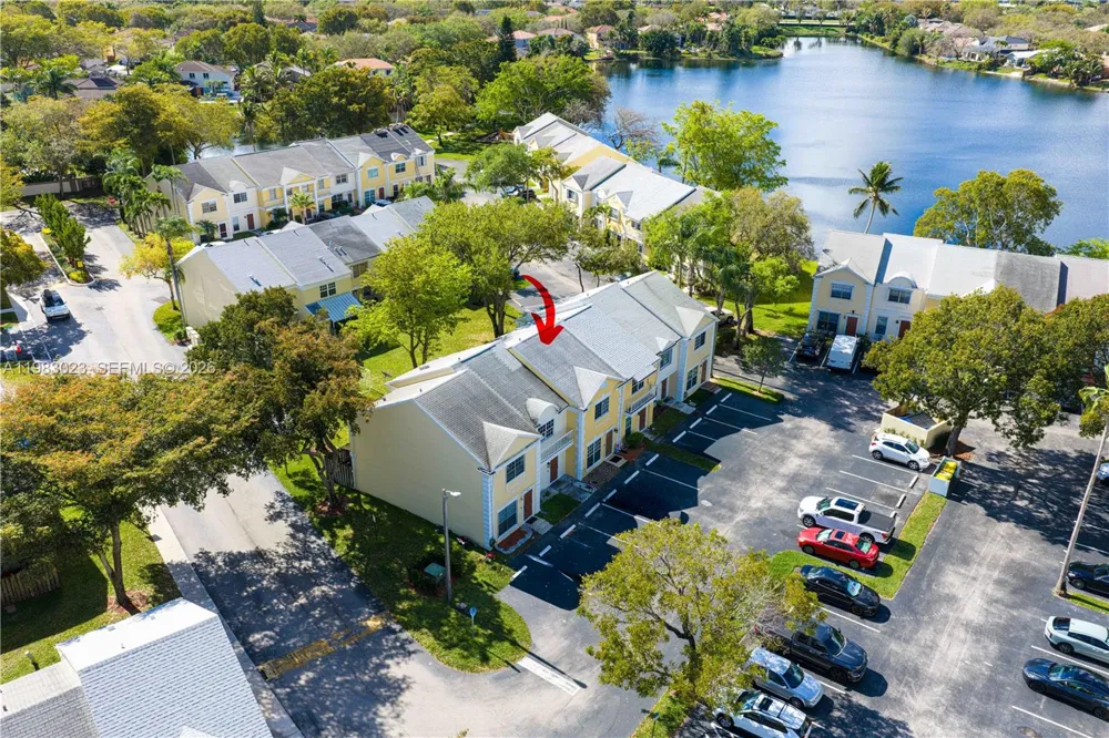 2881 S Cambridge Ln Cooper City, FL 33026