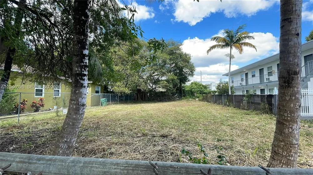 1255 NW 60 ST Miami, FL 33142