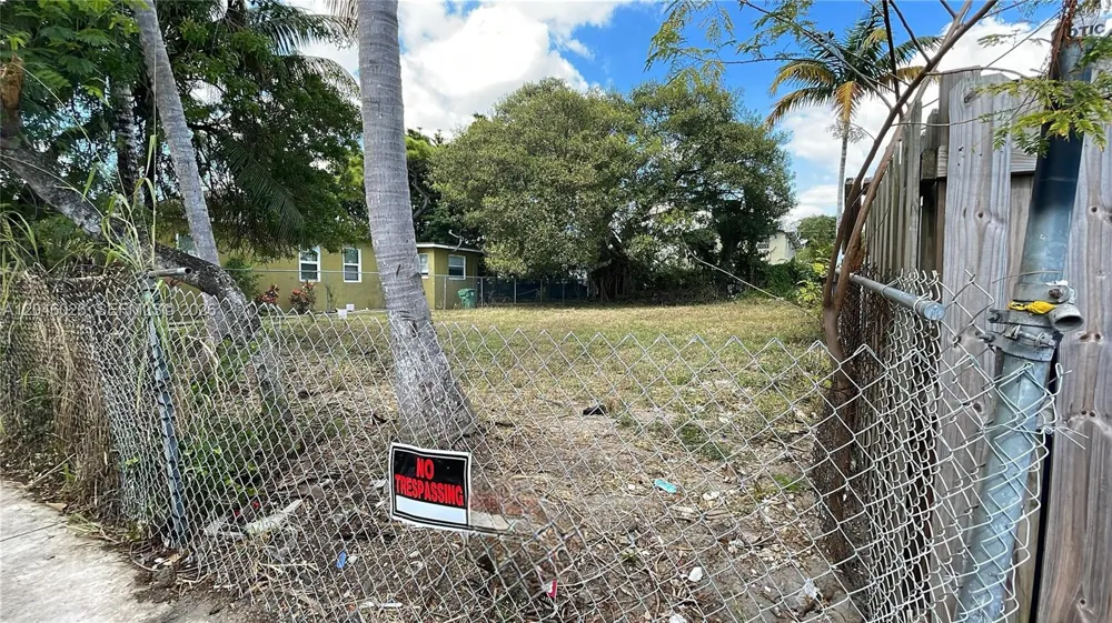 1255 NW 60 ST Miami, FL 33142