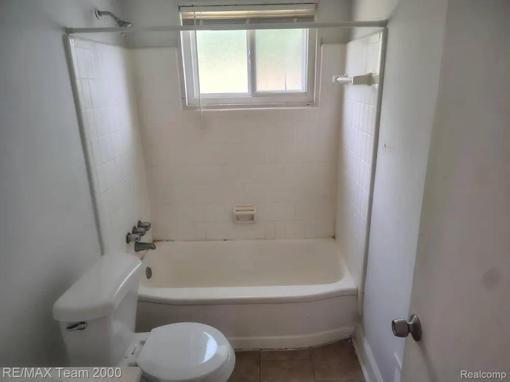 1828 Garfield Avenue Lincoln Park City, MI 48146