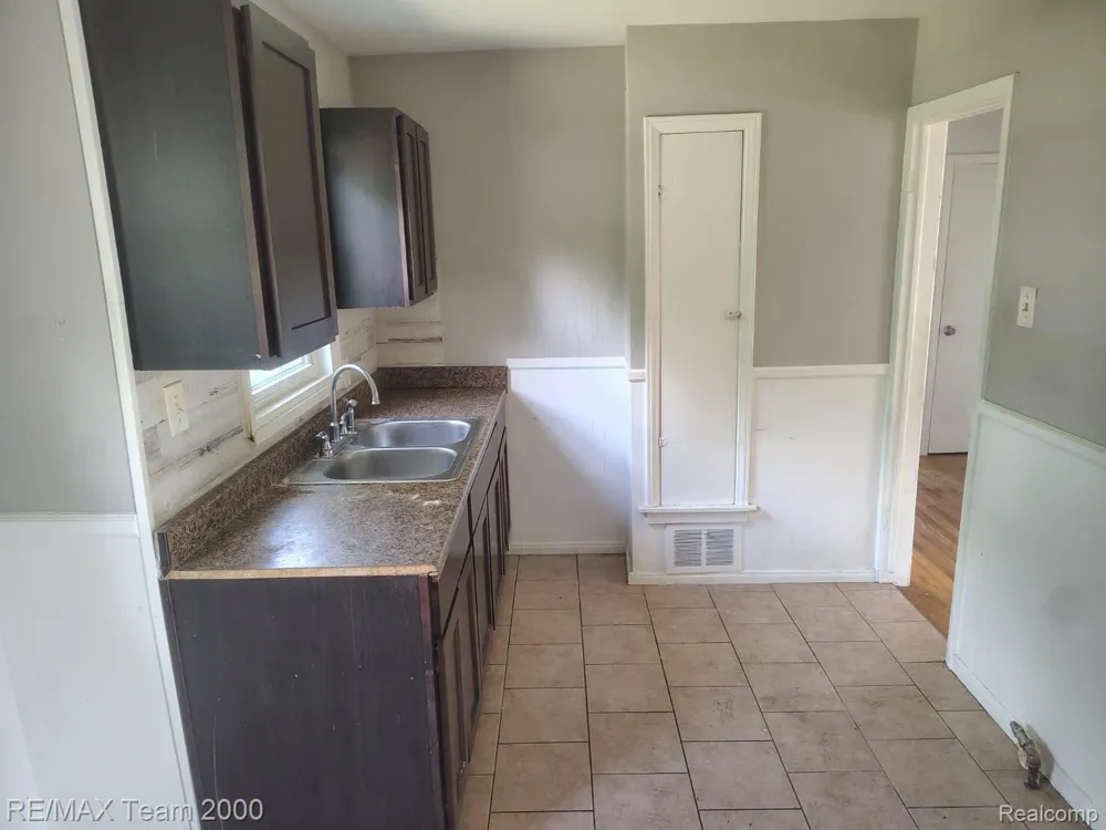 1828 Garfield Avenue Lincoln Park City, MI 48146