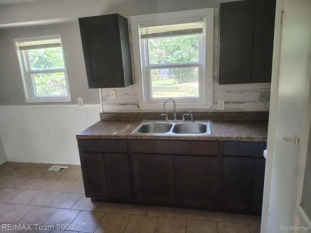 1828 Garfield Avenue Lincoln Park City, MI 48146