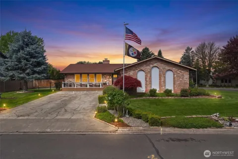 353 SE Highland Park Drive