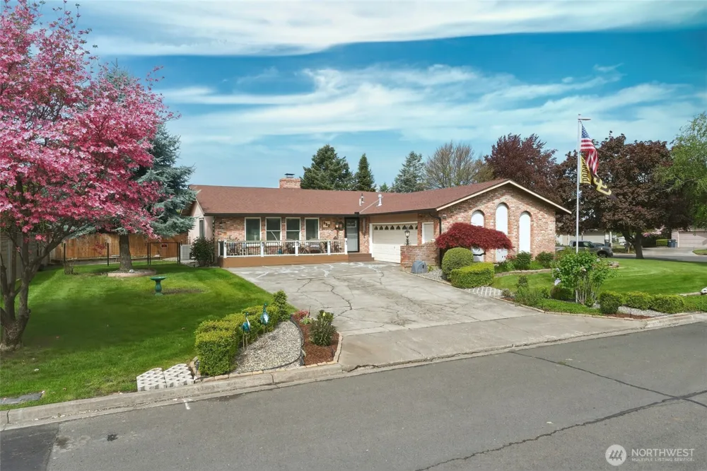 353 SE Highland Park Drive College Place, WA 99324