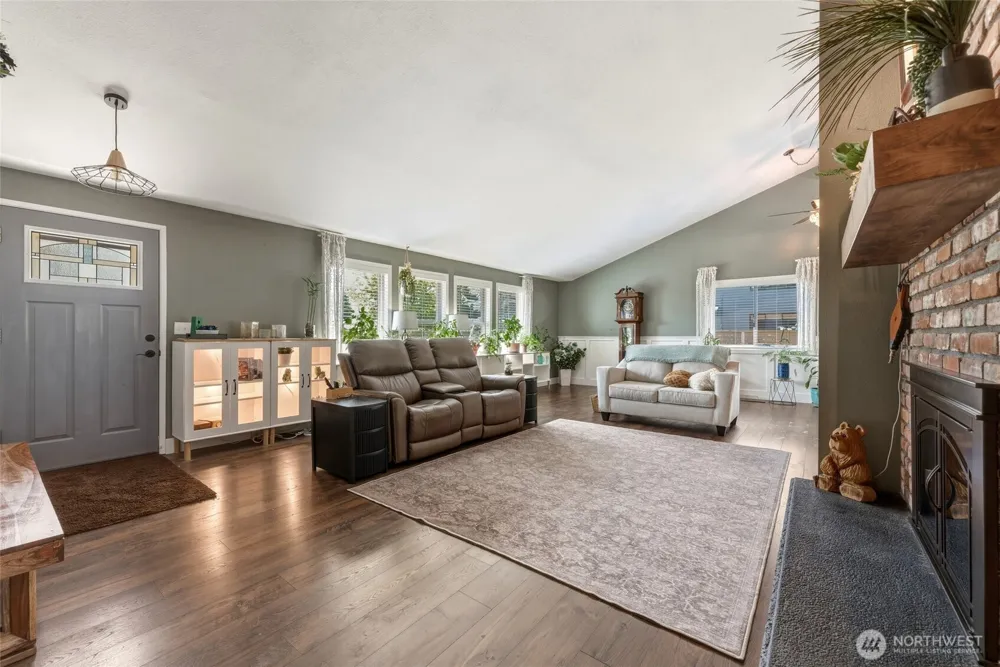 353 SE Highland Park Drive College Place, WA 99324