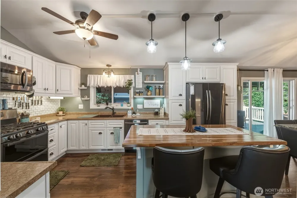 353 SE Highland Park Drive College Place, WA 99324