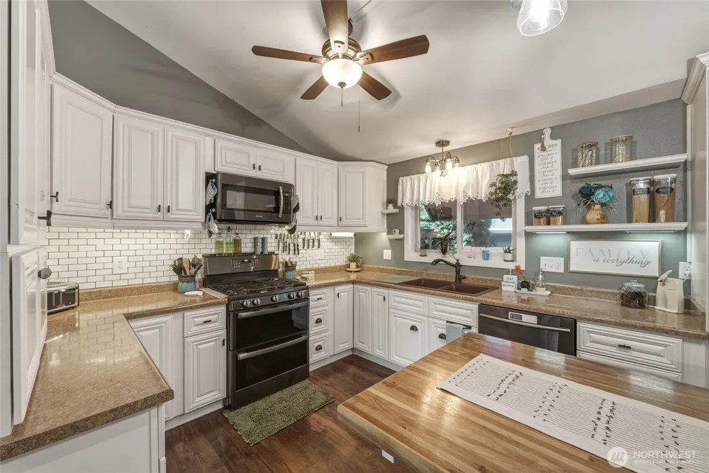 353 SE Highland Park Drive College Place, WA 99324