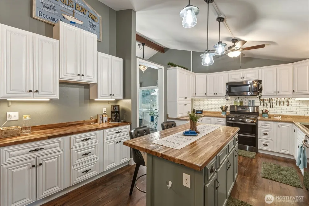353 SE Highland Park Drive College Place, WA 99324