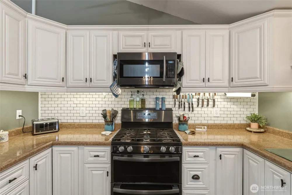 353 SE Highland Park Drive College Place, WA 99324