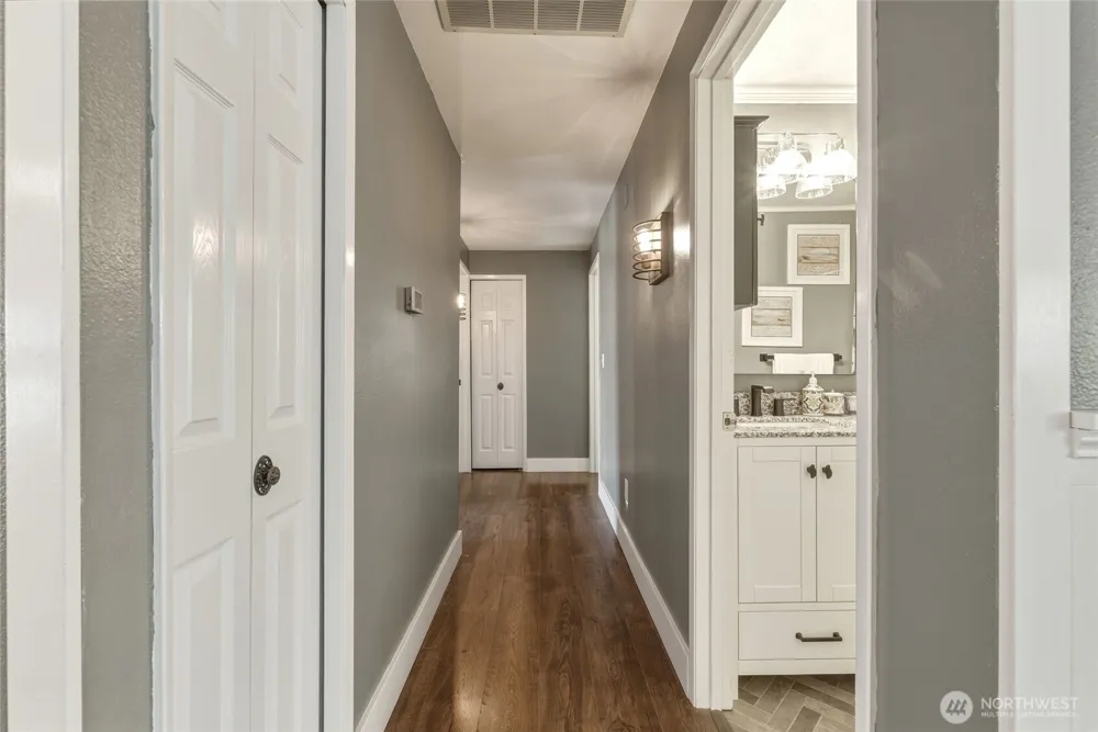 353 SE Highland Park Drive College Place, WA 99324