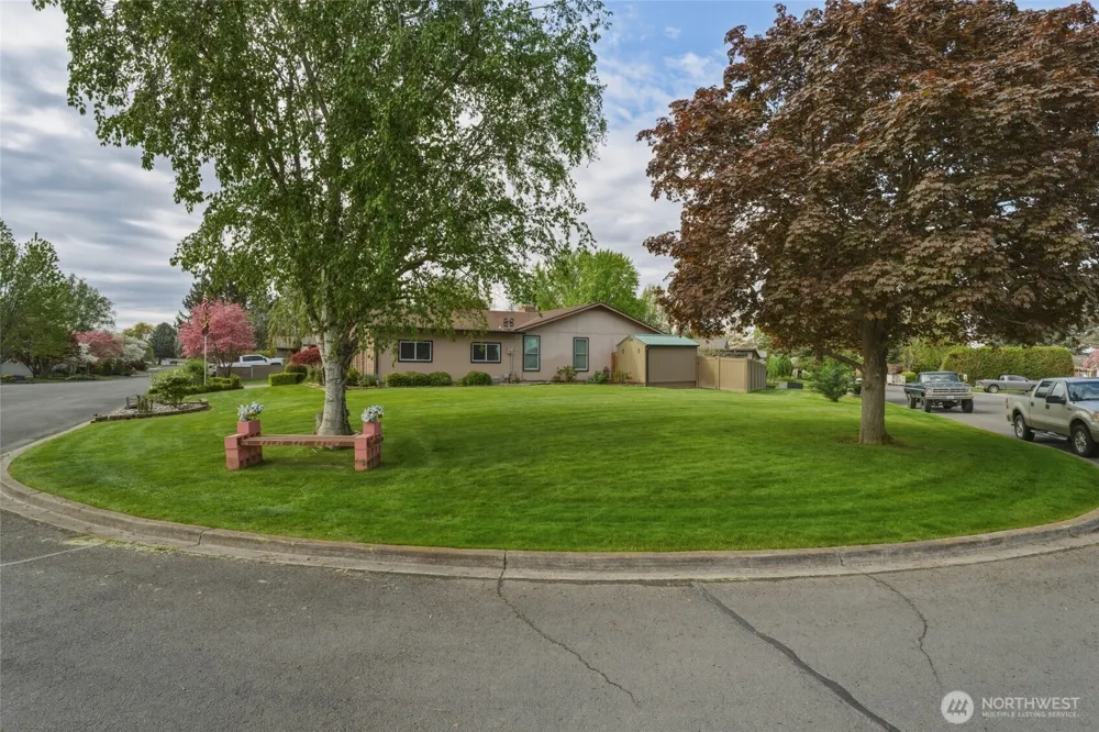 353 SE Highland Park Drive College Place, WA 99324