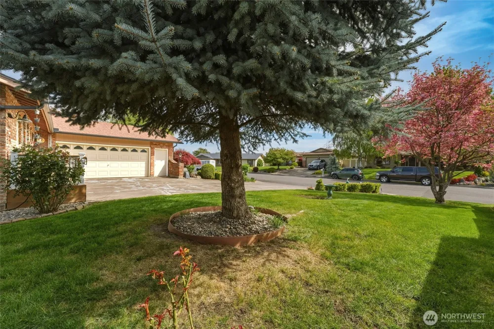 353 SE Highland Park Drive College Place, WA 99324