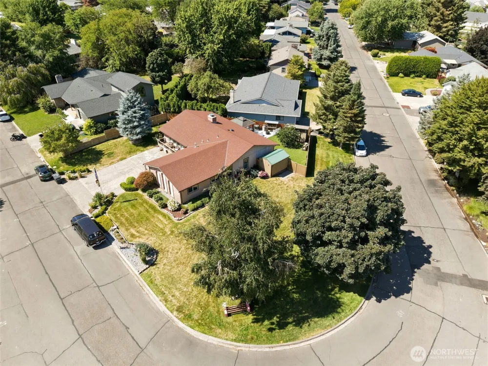 353 SE Highland Park Drive College Place, WA 99324