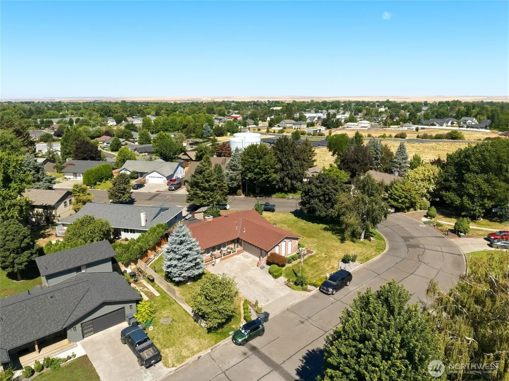 353 SE Highland Park Drive College Place, WA 99324