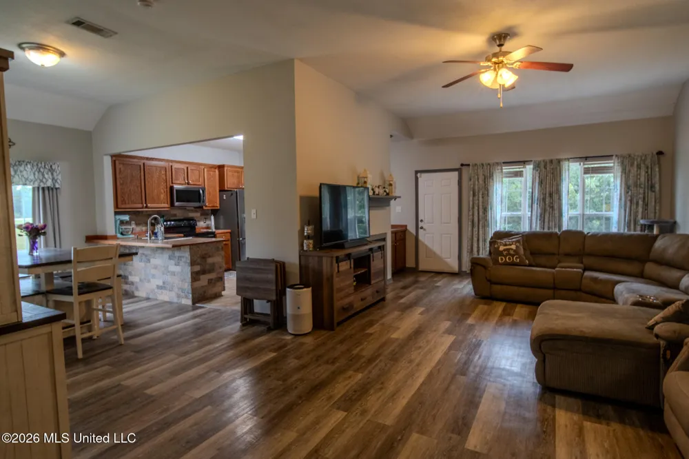 21645 E Ridge Drive Saucier, MS 39574